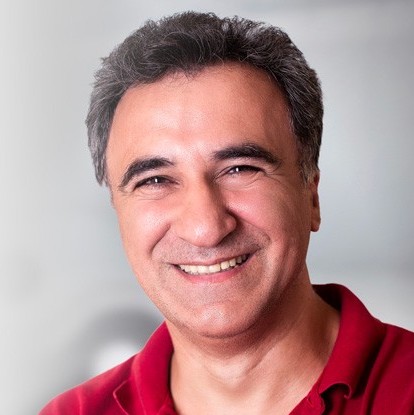 Dr. Ramin Ilbeygui - "Seit ich mit LATIDO arbeite, habe ich das Gefühl, dass ich mich komplett auf den Patienten konzentrieren kann."