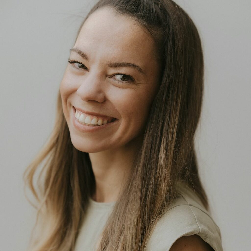 Portraitfoto von Dr. Julia Raschenberger