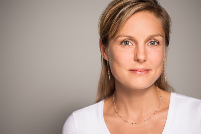 Dr. Elisabeth Haas – „Ich schaue mir alle relevanten Webinare an und empfehle sie auch meinen neuen Assistentinnen – die zeigen mir dann manchmal sogar neue Funktionen, wie etwa den QR-Code für den mobilen Dokumentenupload.“